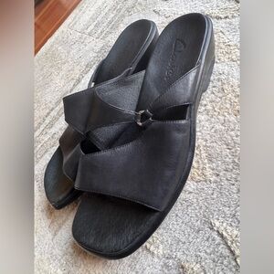 Clarks Black Women's Sandals Size 9.5